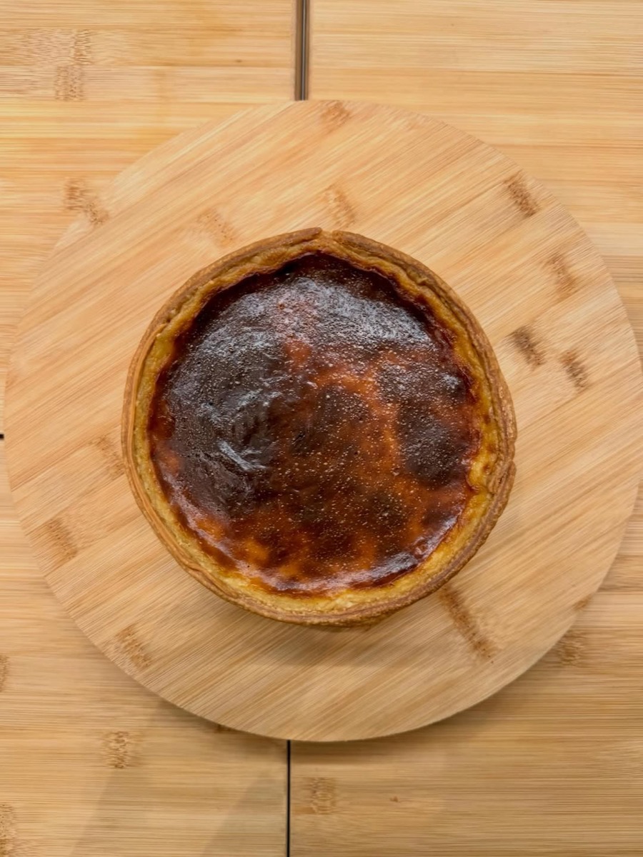 Part de flan vanille crémeux fait maison