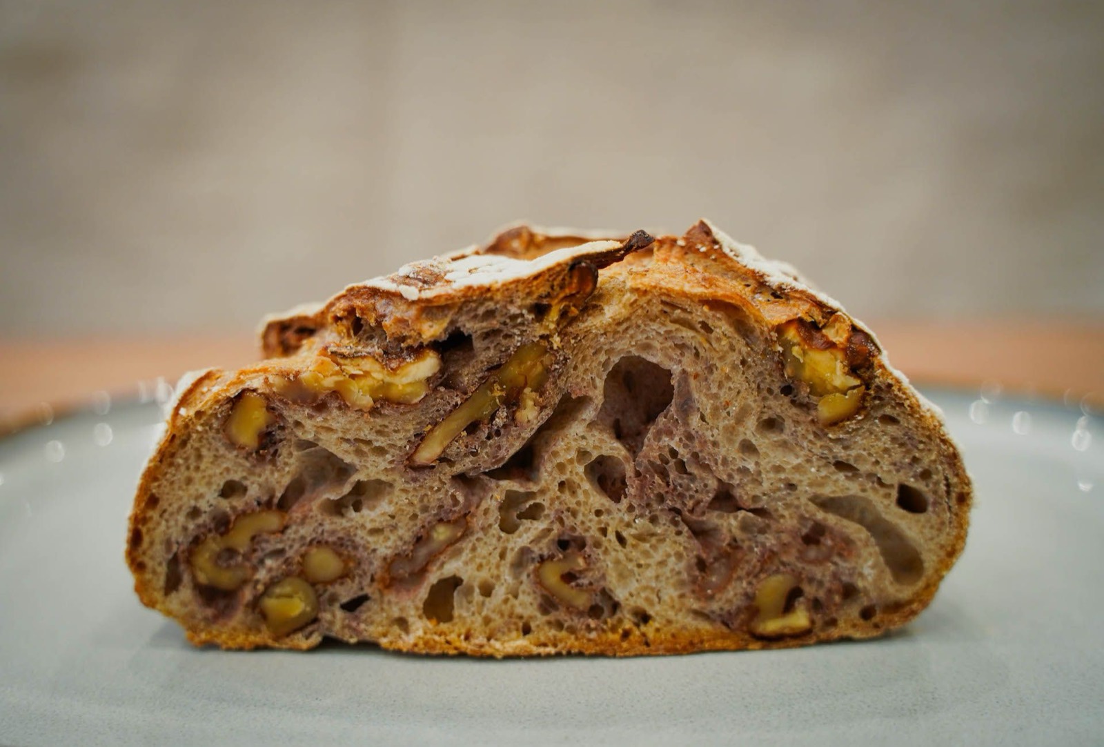 Pain de campagne signature de la Boulangerie Polka photographié pour Le Fooding